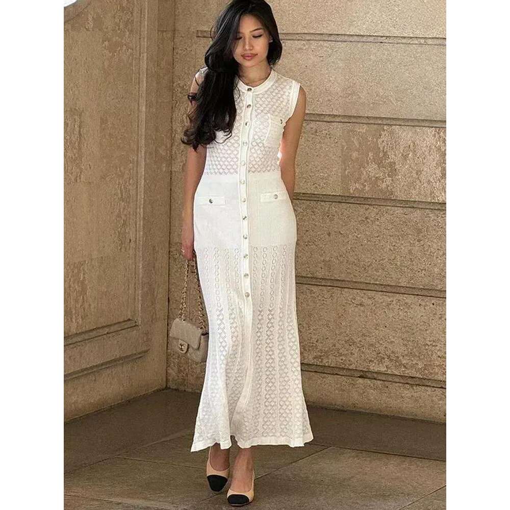 Designer Casual Dresses Sleeveless Single-Breasted Knitted Maxi Dress Women Elegant O-Neck Bodycon Long Summer Lady Street Party Robes sandro