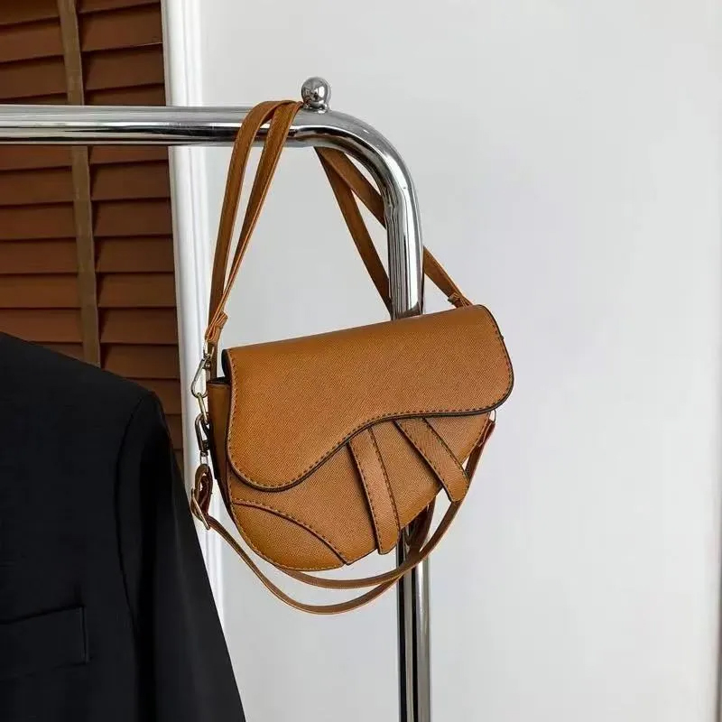 Designer Bag Saddle Bag Shoulder Bag Crossbody Luxury Bag Purse Handbag Tote Fashion Crossbody Black Saddle Bag Hot Designer 2025 Womens Tote Bag 007
