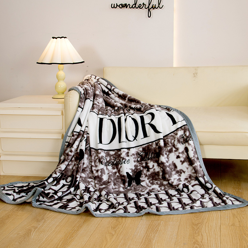 Designer Free shipping new Popular trendy brand flannel blanket office air conditioner blanket casual travel sofa blankets summer blanket