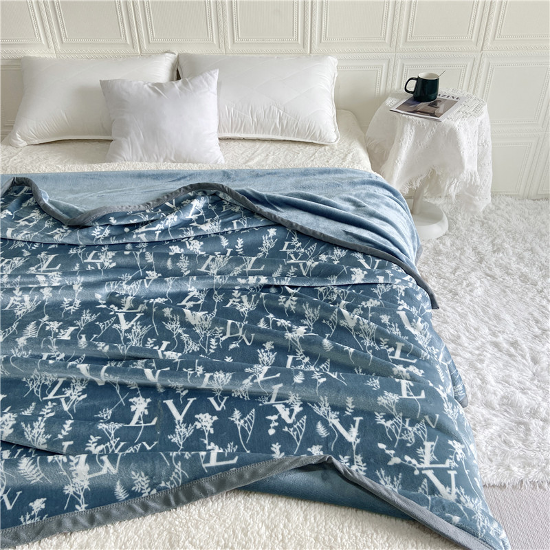 Free shipping Designer Popular new thickened double-layer blanket warm fashion blankets light luxury flannel blankets golden mink air conditioning bla
