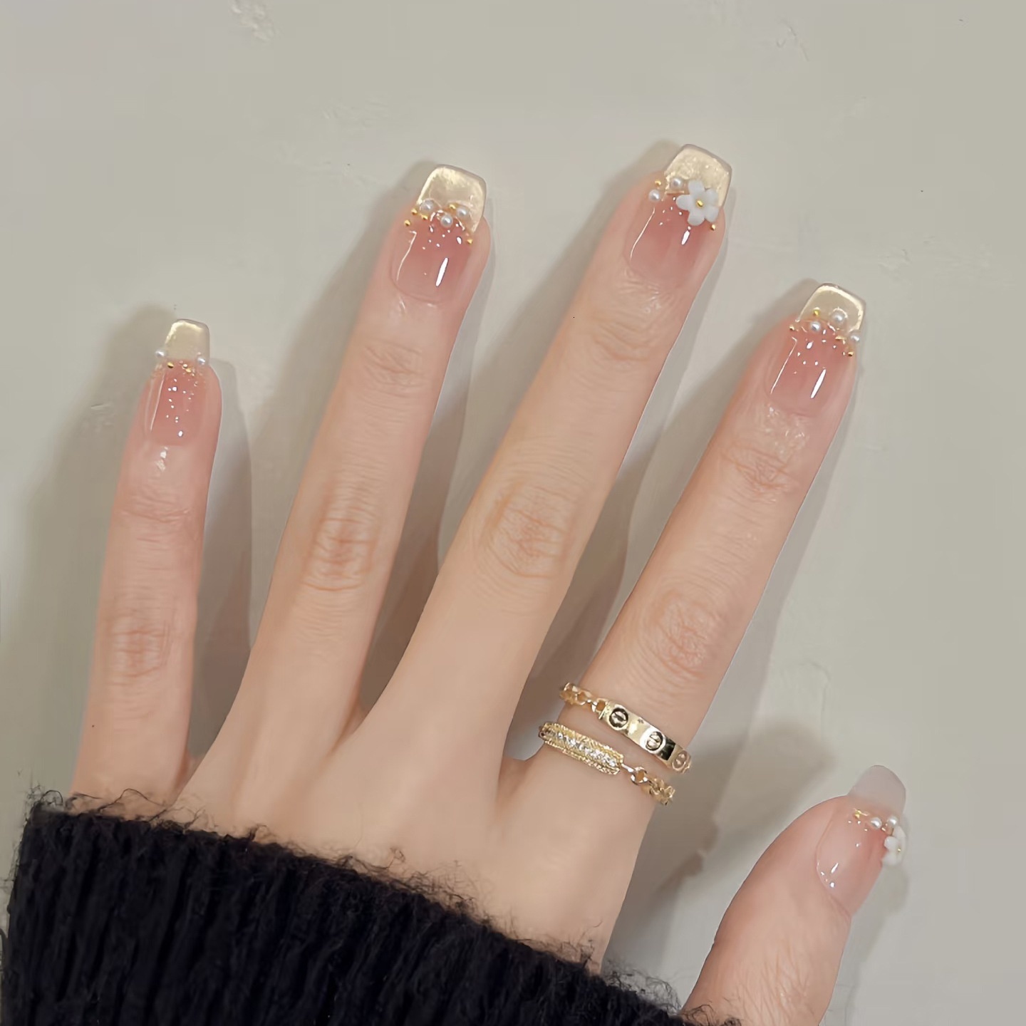 30 Pieces Boxed Handmade Wearable Ins High-End Short Gold Cat Eye Whitening Pearl Small Flower Nails