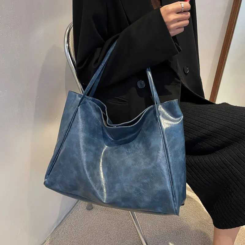 Ladies Fashion Large Bag Commuter Womens Bag New Oil Leather Hundred Handbag Large Capacity Shoulder Bag Girls Tote BagXJ250627