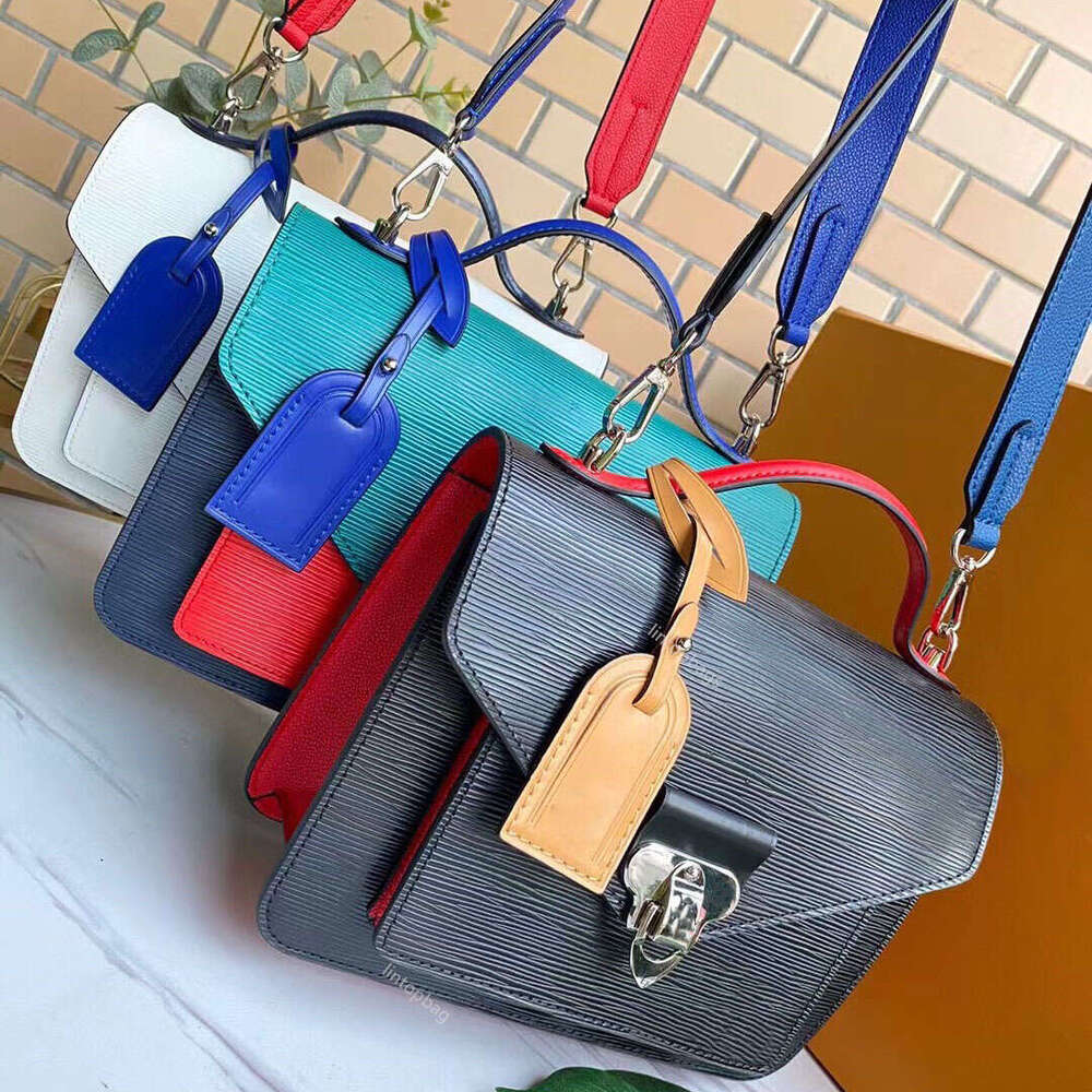 3 colors Women shoulder bags chain crossbody bag fashion quilted heart leather handbags female designer purse bag messenger bag work bag shoulder bag