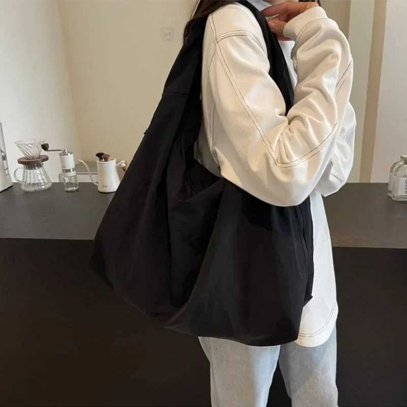 2025 Fashion Solid Color Nylon Shoulder Bag Multi-Pocket Double Zipper High Capacity Tote Bag XJ250704