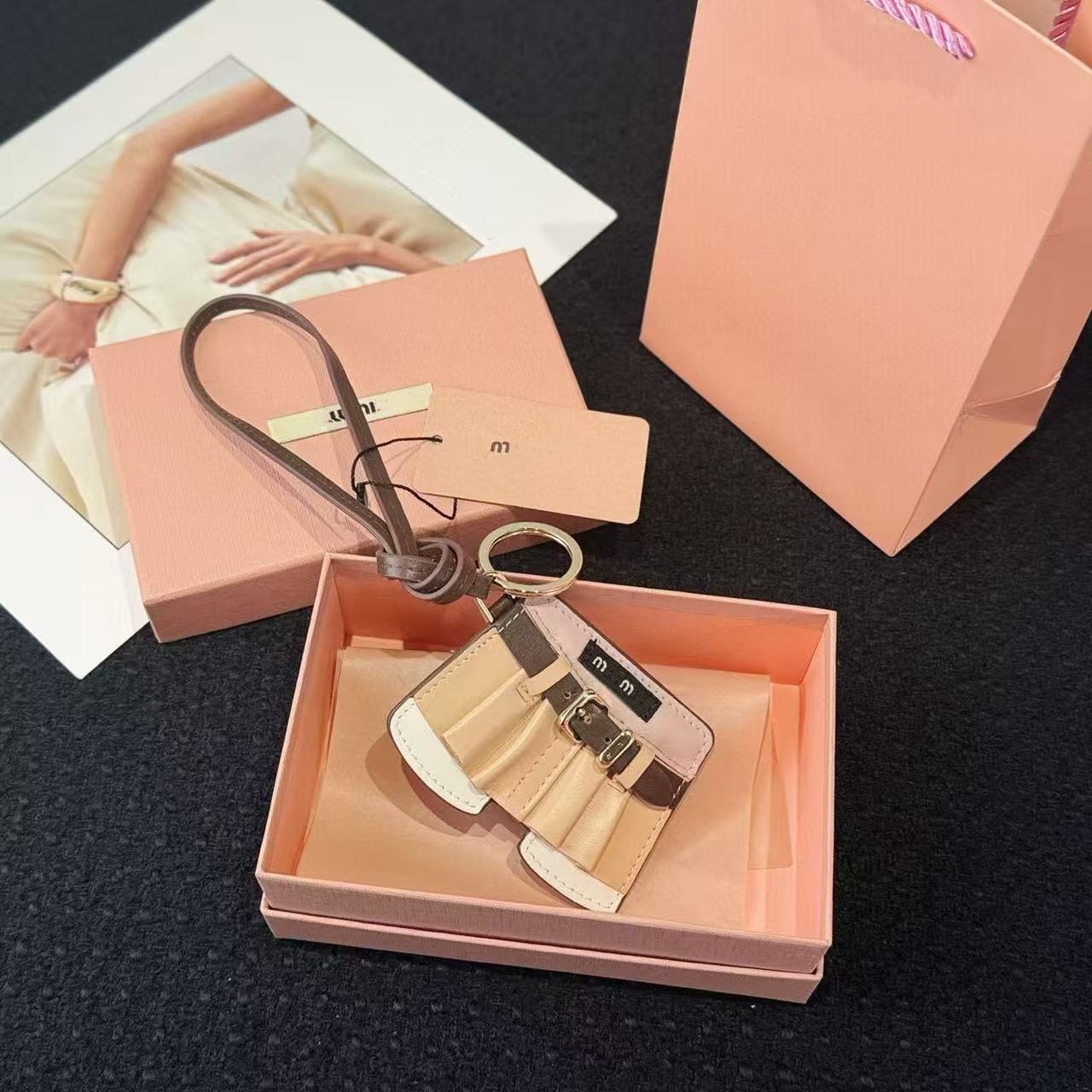 Keychains Lanyards M New Brand Mini Ballet Shoe Bag Charm Genuine Leather Blue Shirt Cardigan Skirt Niche Design Bag Pendant Personty Shoe Charm dhgat