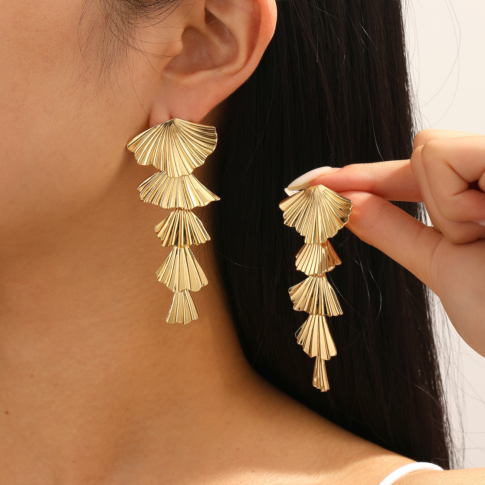 Free shipping designer jewelry Exaggerated Earrings with High-end Feel Gold Ginkgo Leaf Tassel Drop Earrings Fashion Accessories Niche Design Ear Jewe