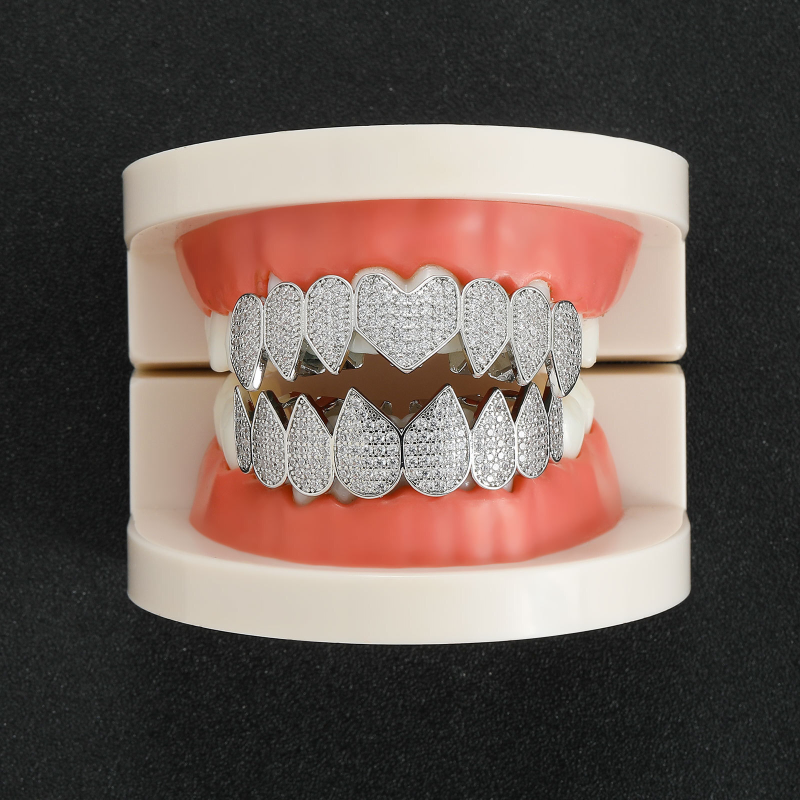 New Arrival Trendy 8-teeth Heart-shaped Diamond-encrusted Luxury Hip Hop Halloween Tooth Grillz Accessories