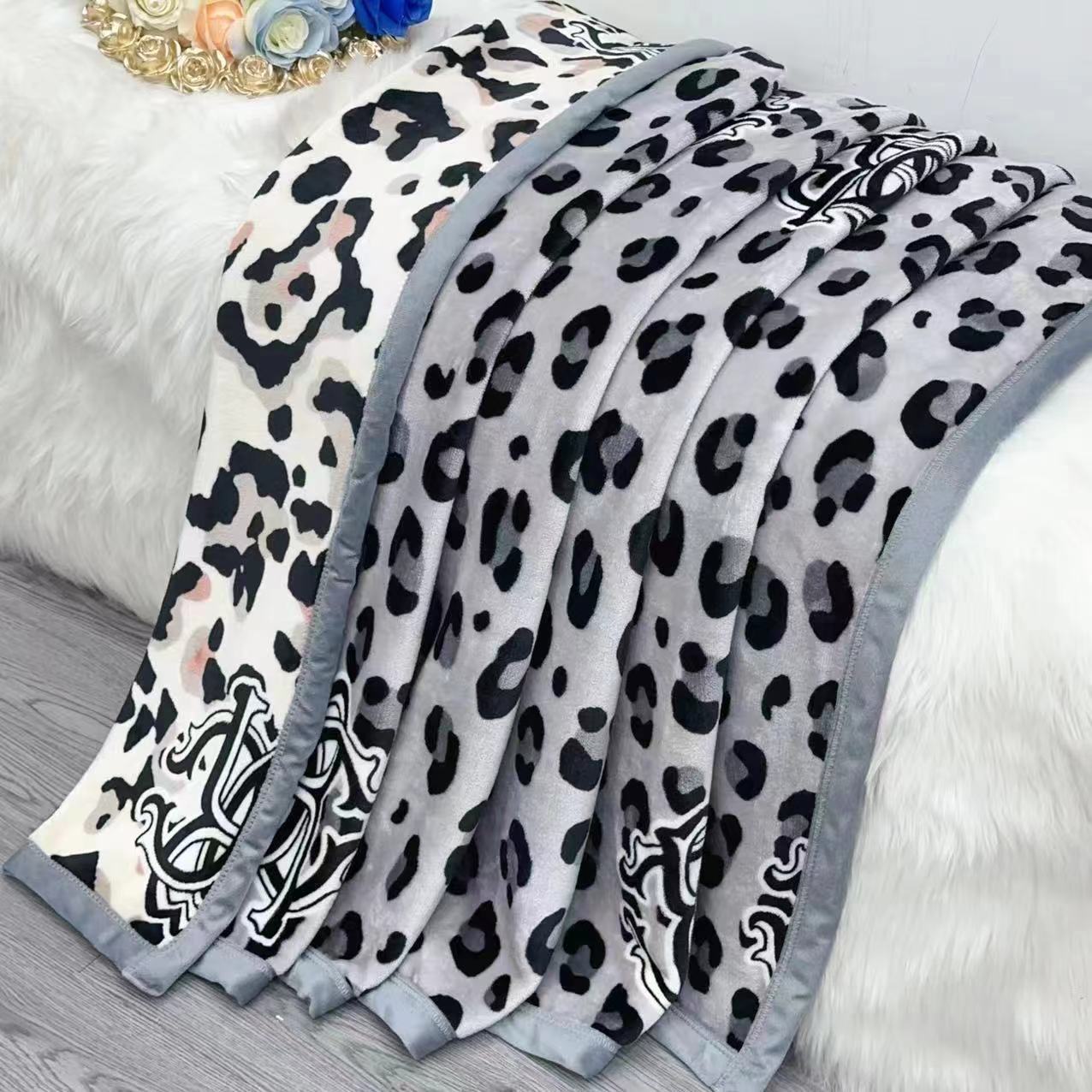 Free shipping Designer Popular new thickened double-layer blanket warm fashion blankets light luxury flannel blankets golden mink air conditioning bla