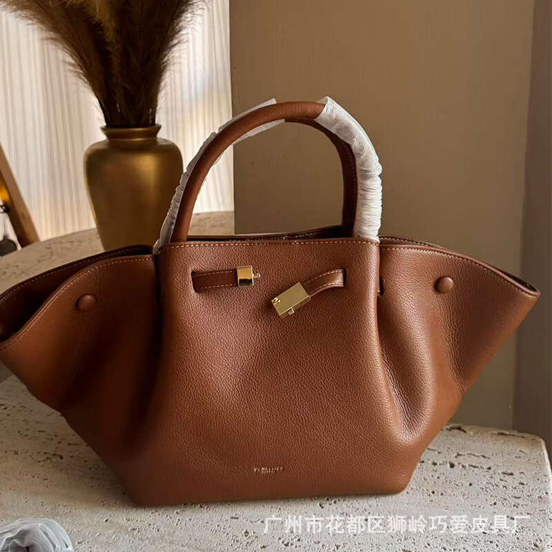 Free shipping fashion designer bag Luxury bag British Niche DeMelli Large Capacity Handbag Versatile Fashion Wing New York Bag Genuine Leather Women