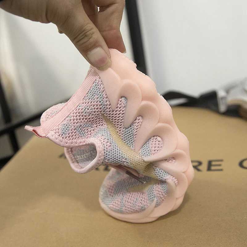 2025 Autumn Sles Boys Sneakers Childrens Shoes Breathable Mesh Shoes Fly Weaving Girls Casual Shoes Soft Sole Baby XJ250628