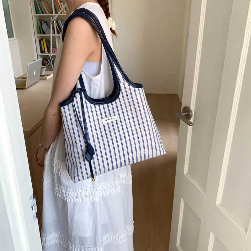 Lazy underarm bag 2025 new contrasting striped canvas bag fashionable large-capacity commuting versatile shoulder bag XJ250627