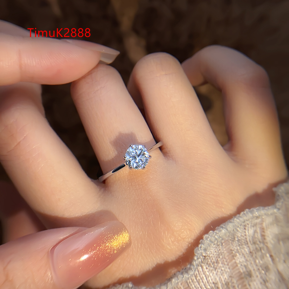 Classic 925 Sterling Silver Round Cut 6 Prongs VVS Moissanite Wedding Ring D Color 0.8CT Moissanite Engagement Rings Women GRA