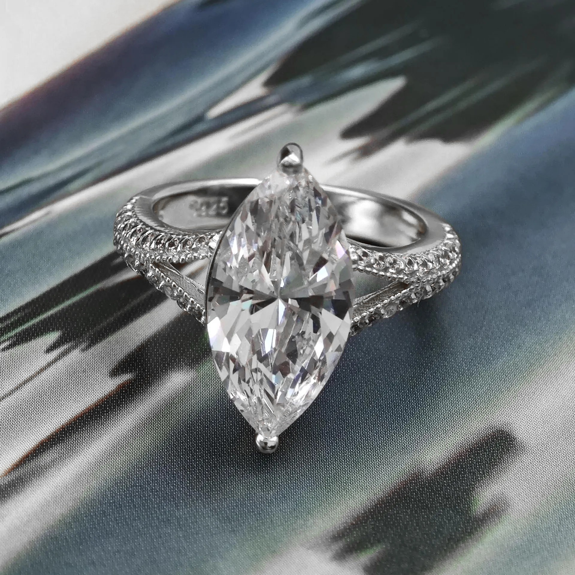 2025 Choucong Gorgeous Sparkling Luxury Jewelry 925 Sterling Silver Fill Marquise Cut White 5A Zircon CZ Diamond Eternity Elegant Lady Bridal Ring Lov