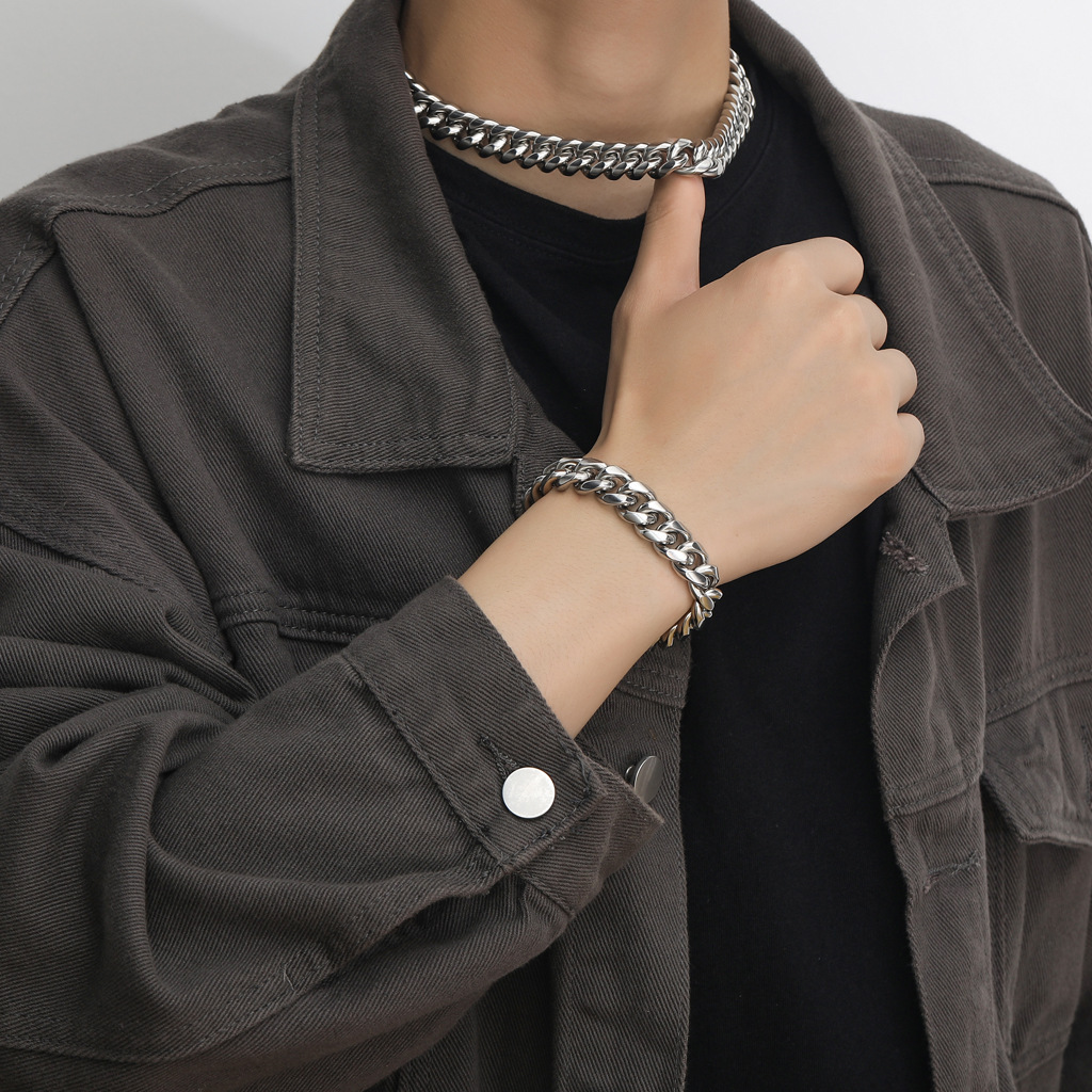 Luxury Jewelry Hip Hop High-Quality Cuban Chain Necklace Fashion Streetwear Men's Accessory Trendy Titanium Steel Short Necklace Pass the diamond