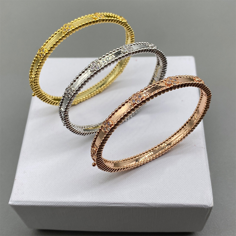 2025 New Clover Bracelet Brand Classic Kaleidoscope Bracelet Designer Electroplated 18K Gold Bracelet for Women's Jewelry