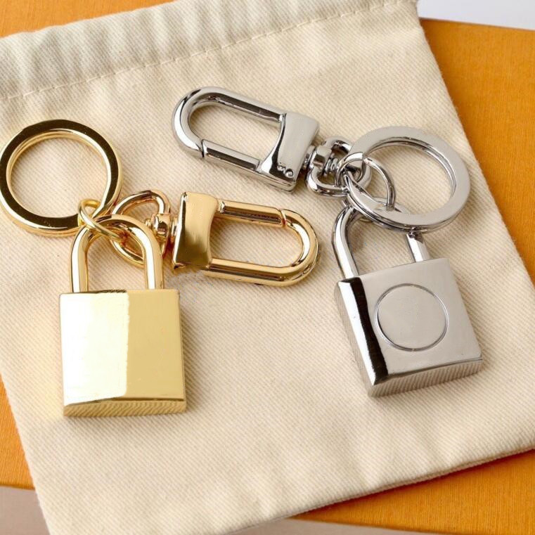 Top Marque Elegant French Style Metal Letter Keynchain Designer Kelechains Charm Sac de mode Pendants Car Course Perfect Gift 20 Styles au choix