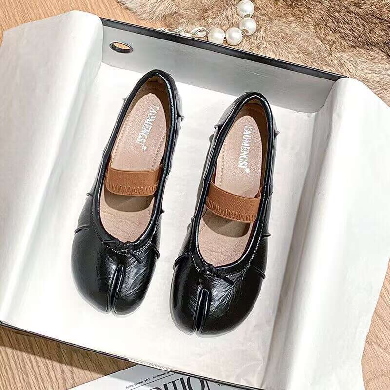 Tabi Split Toe Shoes for Women New Niche Pleated Flat Hidden Wedge Shallow Mouth Bowknot Ballet Pig Trotter Single