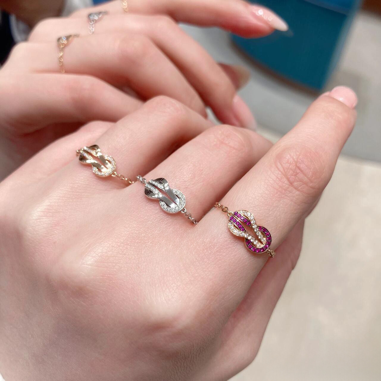 Top grade 2025 summer autumn newest ic twist designer ring for women girls nature red stone crystal rose gold dia zircon link chain rings jewelry Free