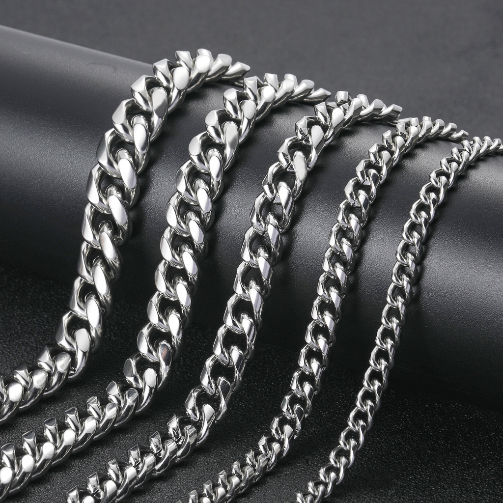 Luxury Jewelry Hip Hop High-Quality Cuban Chain Necklace Fashion Streetwear Men's Accessory Trendy Titanium Steel Short Necklace Pass the diamond