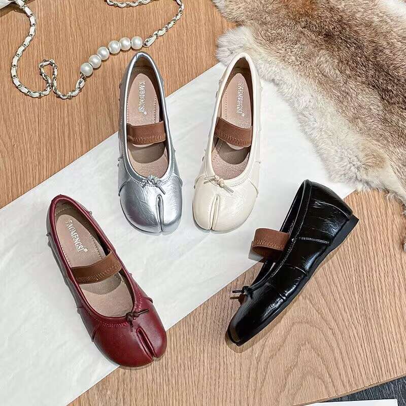 Tabi Split Toe Shoes for Women New Niche Pleated Flat Hidden Wedge Shallow Mouth Bowknot Ballet Pig Trotter Single