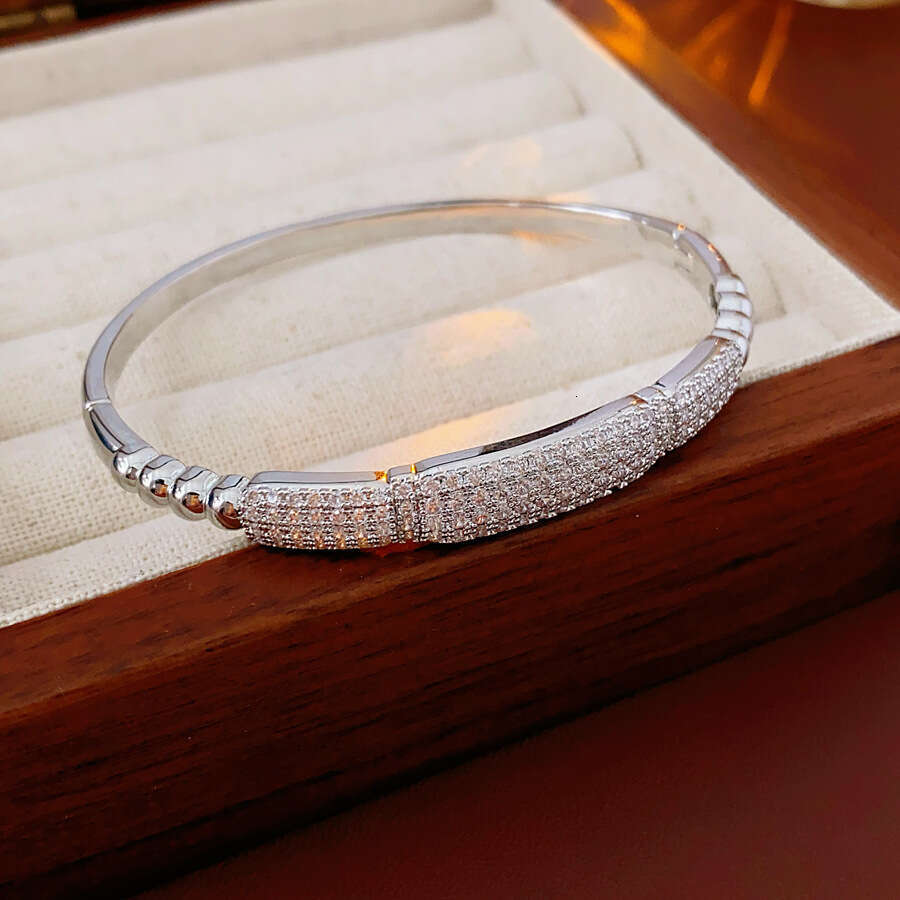 New Luxury jewelry designer bracelet Real Gold Plated Zircon Leaf Wheat Ear Niche High-end Sense Bracelet Light Fashion Personality Jewelry for Women