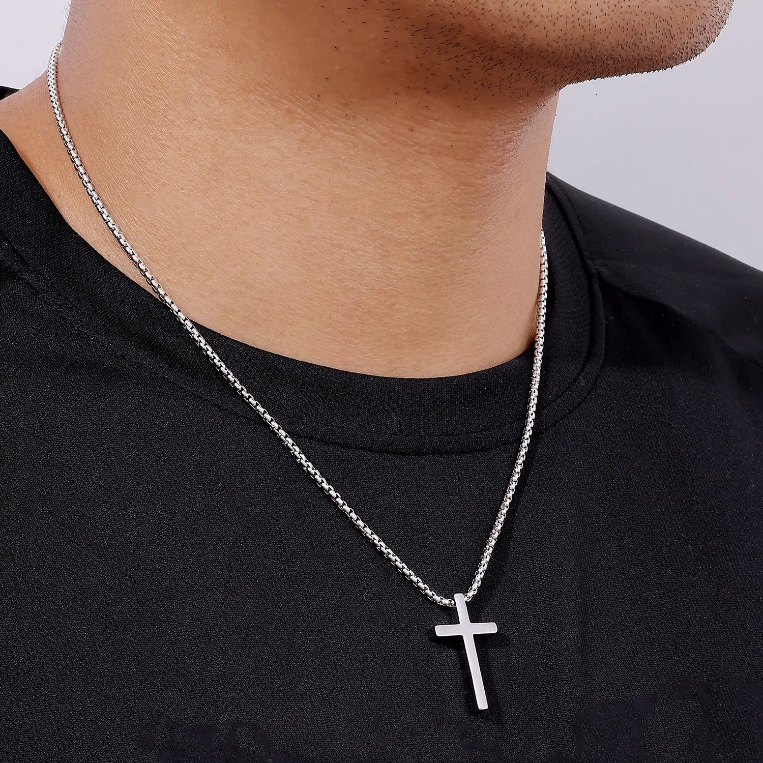 Shevalu 16-24 Inch Silver Cross Necklace Mens Cross Necklaces with 2.5mm Cross Chain and Exquisite Stainless Steel Cross Pendant 250625