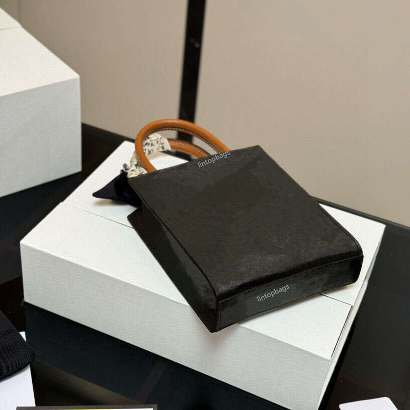 Tote bag women autumn/winter new designer handbag shoulder bag small bag vertical crossbody bag piano bag Messenger bag Travel bag Commuter bags shopping bags