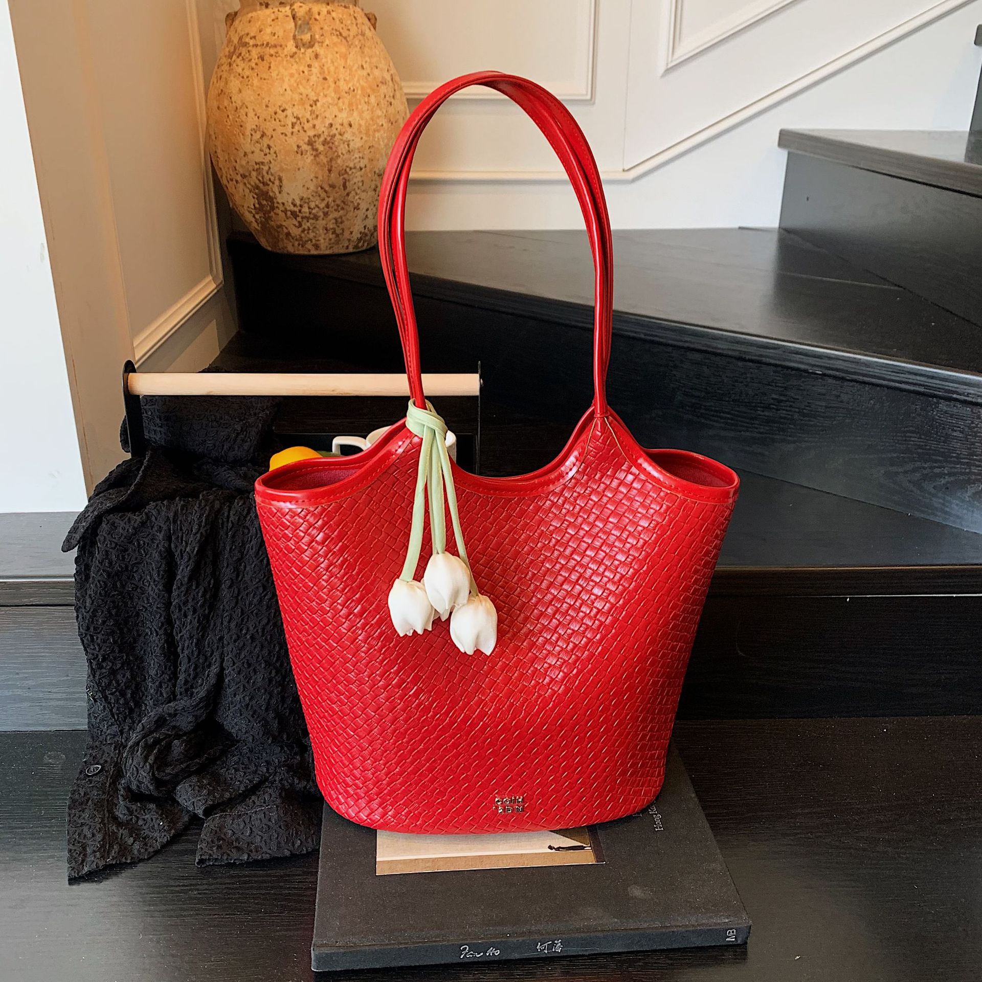 Women's large shoulder bag summer new versatile commuter bag Underarm bag this year is popular tote bag