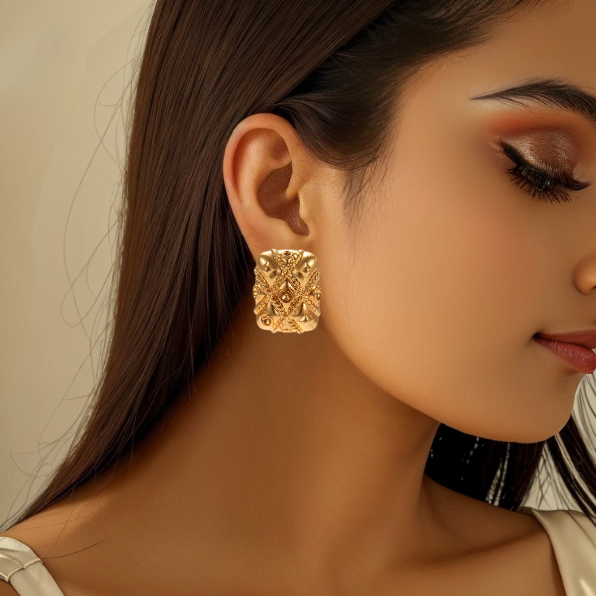 Free shipping designer jewelry Fashion Accessories Commuting French Retro Alloy Earrings Trendy High-end Niche Earrings