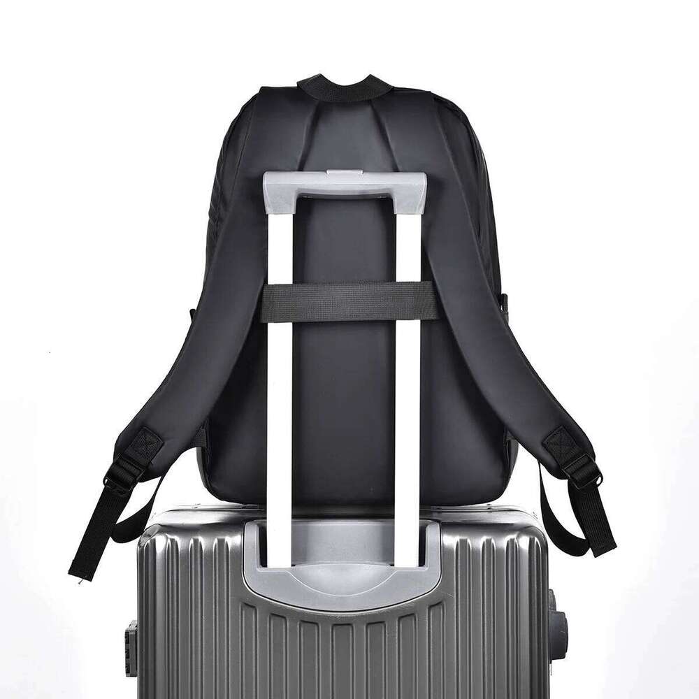 Multi functional, large capacity portable men's and women's fashionable computer bag