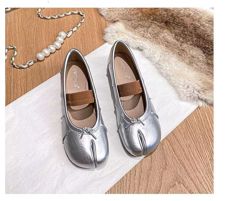 Tabi Split Toe for Women 2024 New Niche Pleated Flat Shallow Mouth Bowknot Ballet Pig Trotter Single Shoes