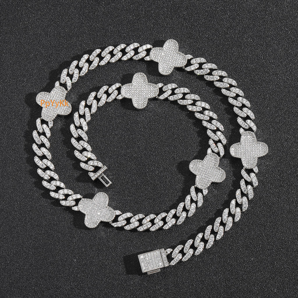 Stylish Simple Clover Necklace for Women Iced Out Luxury Versatile Choker Accessory Hip Hop Bling Bling Luxury Accessory Pass the diamond tester