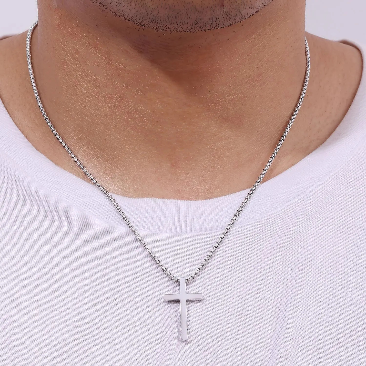 Shevalu 16-24 Inch Silver Cross Necklace Mens Cross Necklaces with 2.5mm Cross Chain and Exquisite Stainless Steel Cross Pendant 250625