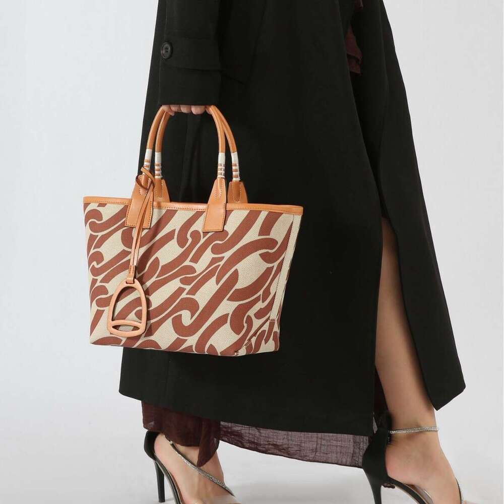 2025 New Autumn Winter Versatile Printed Tote Fashion Canvas Garden Textured Shoulder Women's Handmade Bag