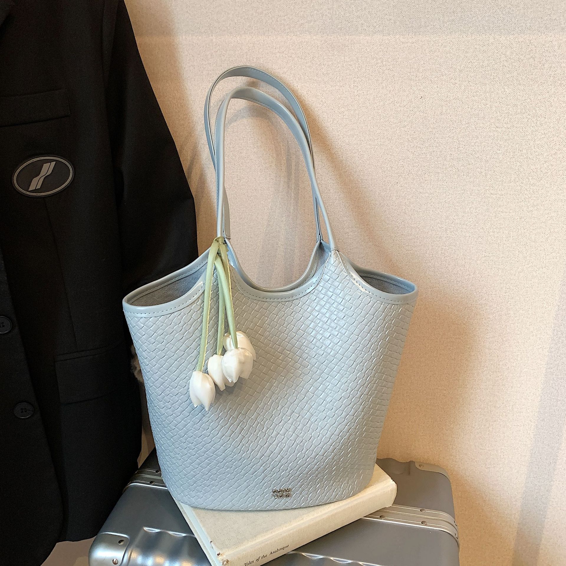 Women's large shoulder bag summer new versatile commuter bag Underarm bag this year is popular tote bag