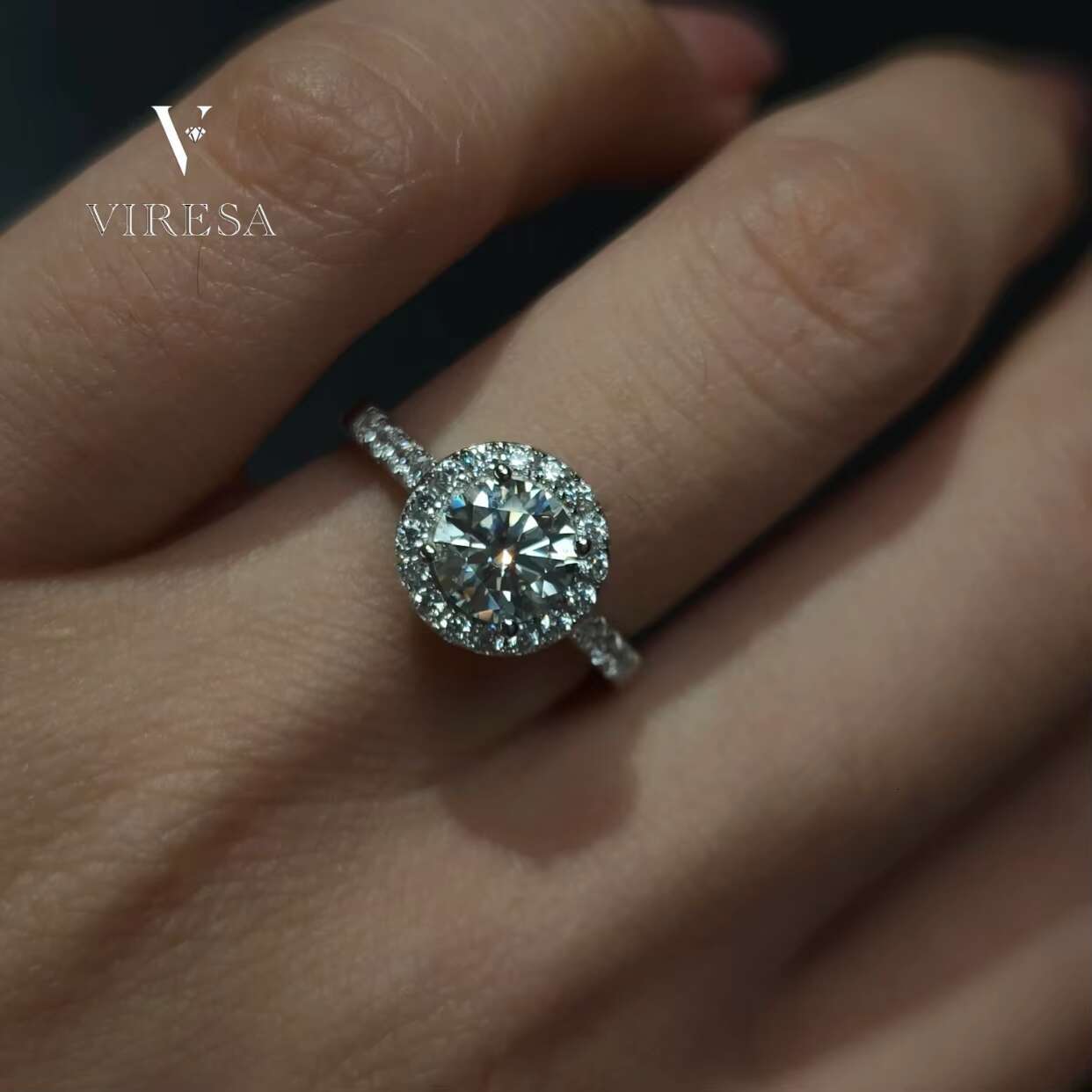 Fashionable 1CT Moissanite 2 Row Engagement Ring 925 Sterling Silver Jewelry for Women with GRA Diamond Certification