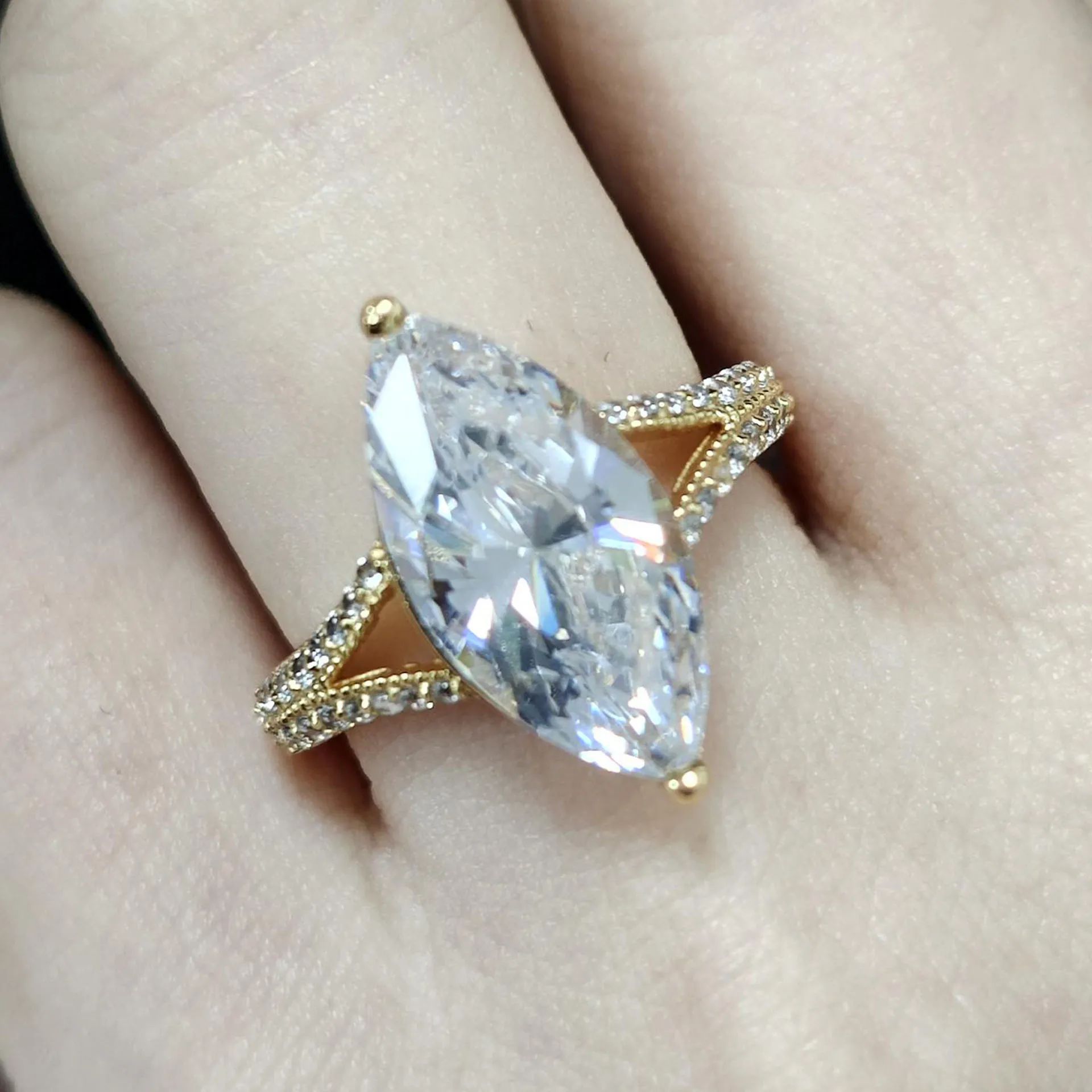 2025 Choucong Gorgeous Sparkling Luxury Jewelry 925 Sterling Silver Fill Marquise Cut White 5A Zircon CZ Diamond Eternity Elegant Lady Bridal Ring Lov