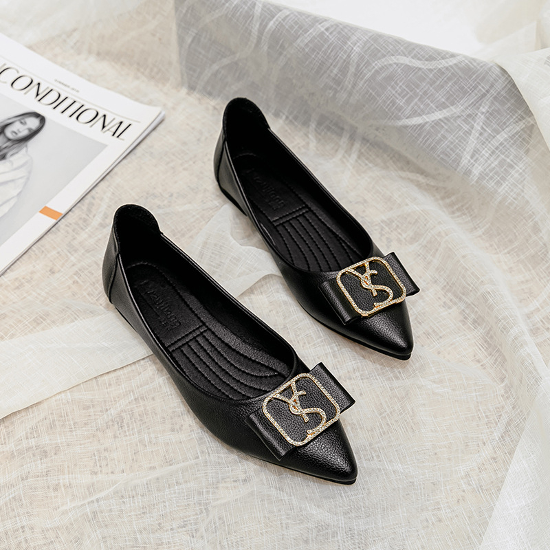 hot free shipping designer sandals for woman fashion New pointed casual flat sole comfortable shoes black white