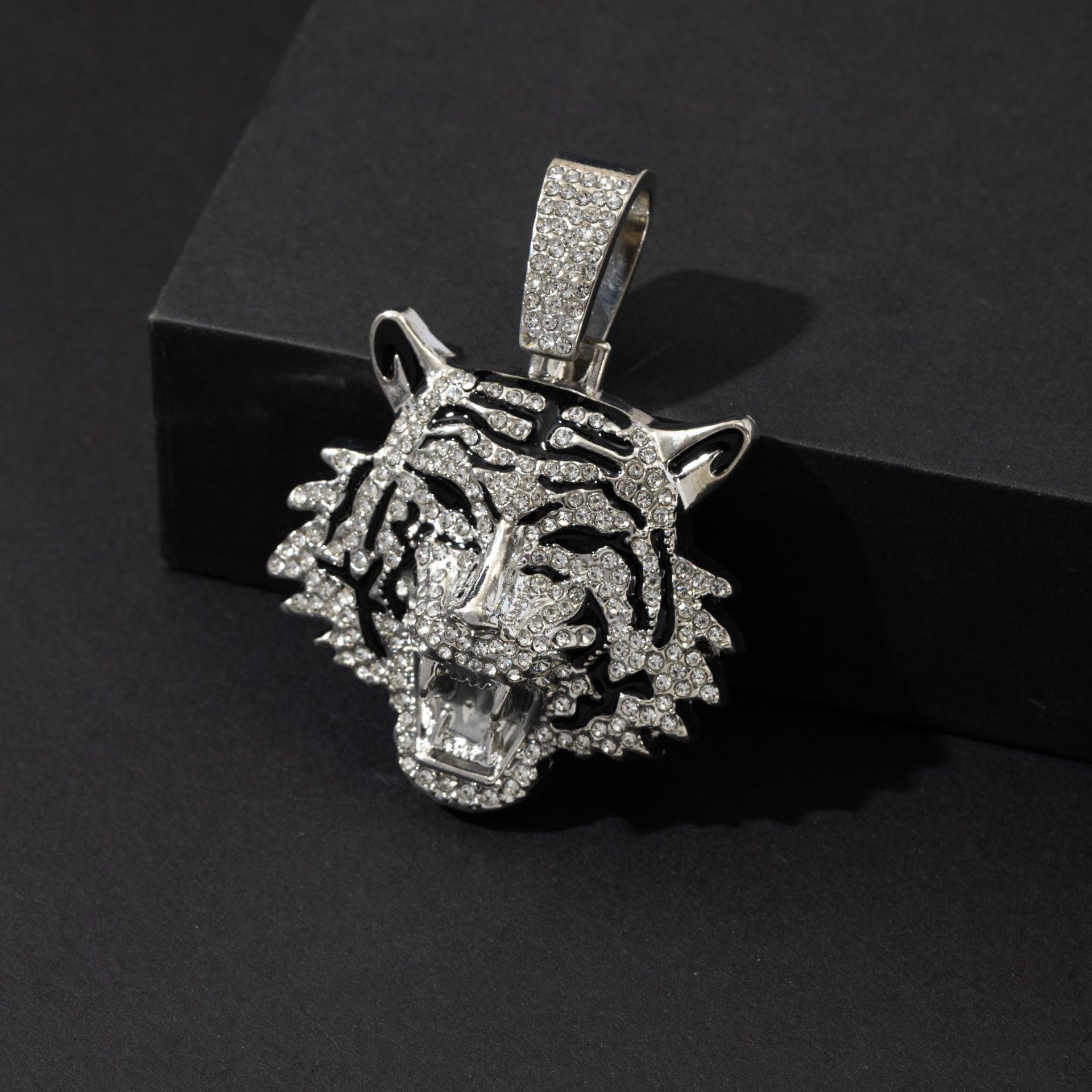 Free shipping designer jewelry Unique Zinc Alloy Dominant Tiger Pendant Cuban Chain Hip Hop Cool Punk Niche Inlaid Necklace