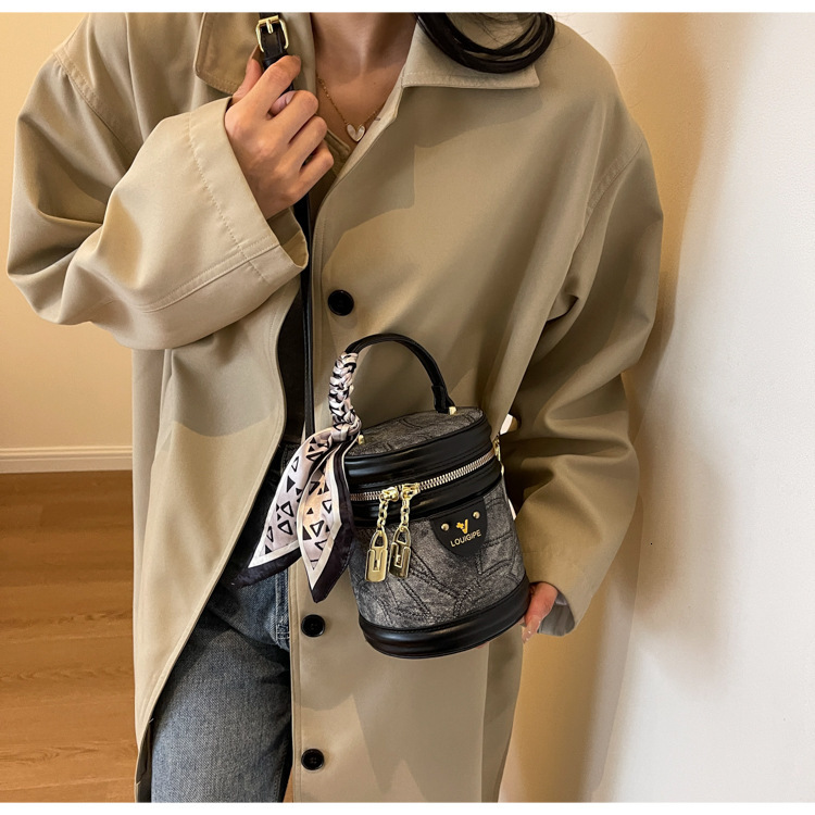 Luxury Brand Designer Bag High End Handbag For Women 2023 New Autumn Versatile Niche Design Crossbody Bag, Internet Famous Hand-Held Bucket Bag