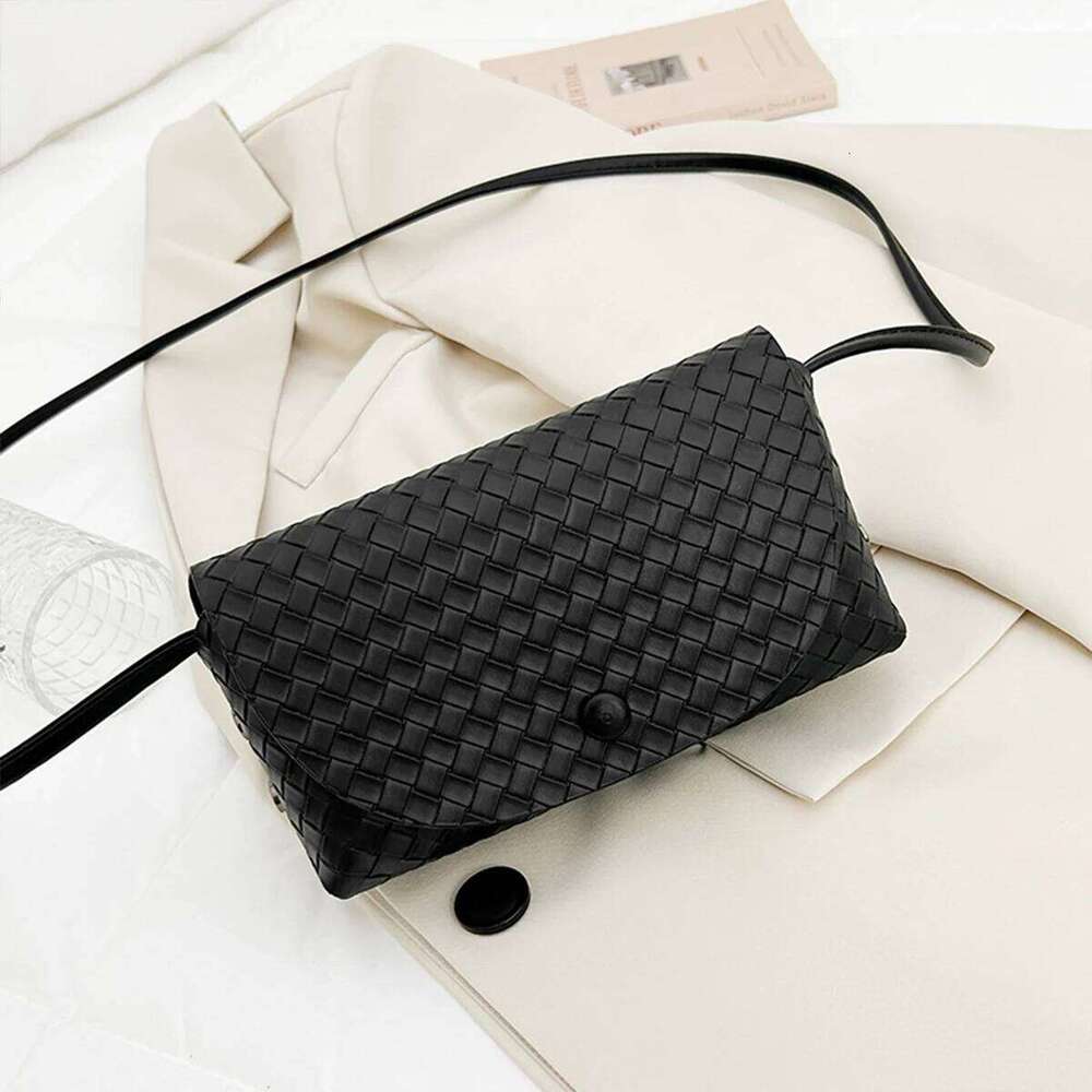 Fashion Casual Braided Shoulder Bag Women's Lightweight Solid Color PU Magnetic Flap Snap Striped Handbag for Daily Commute