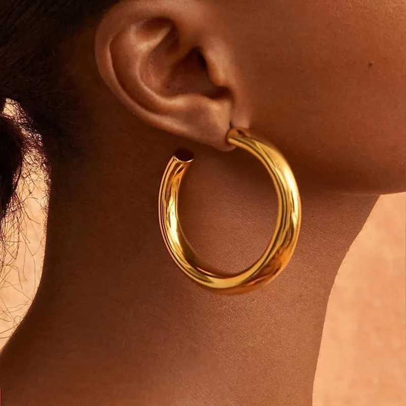 New Hollow Thick Loop Large Circle Hoop Earrings Women Classic Gold Color Round Ring Piercing Earring Fashion JewelryXJ250630