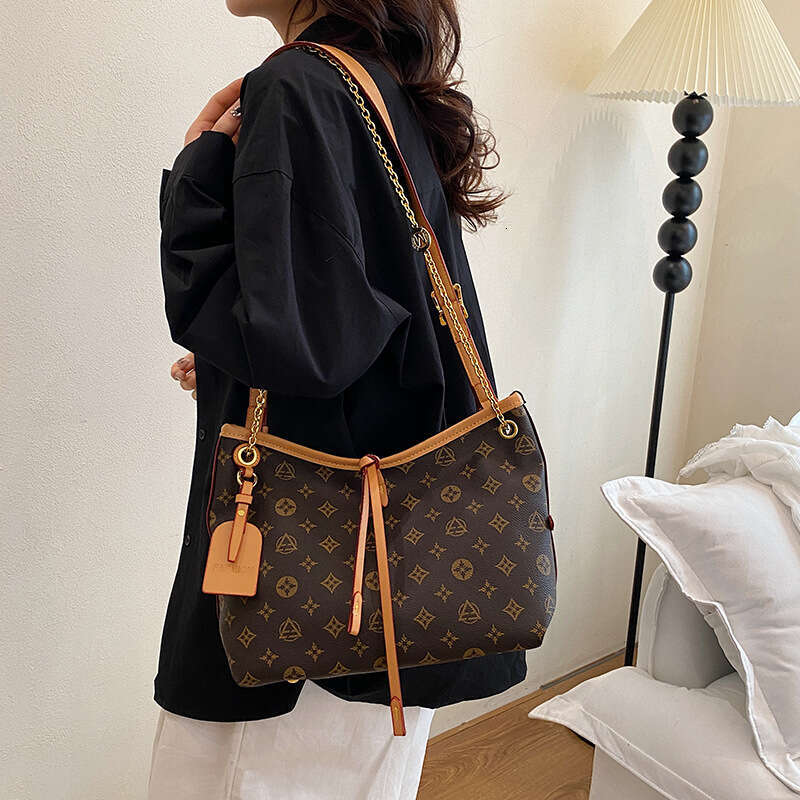 High-end Large Capacity for Women 2025 New Versatile Chain Commuter Tote Fashion Single Shoulder Crossbody Bag