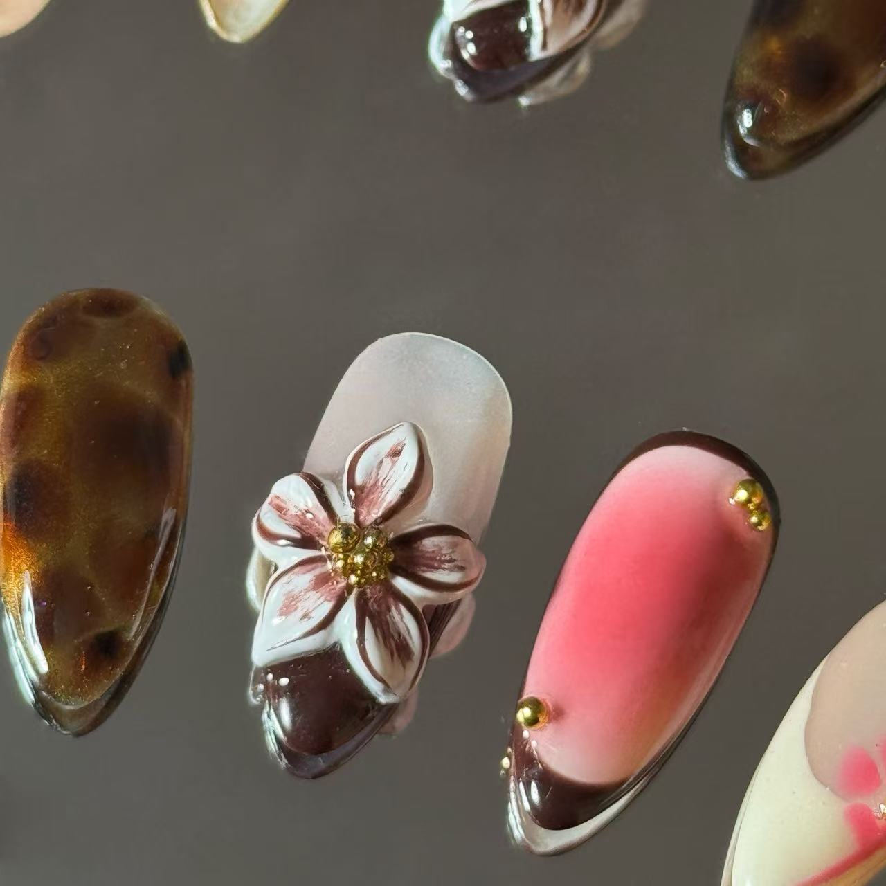 Handcrafted Convenience: Long-lasting Reusable Nail Sets with Elegant Design