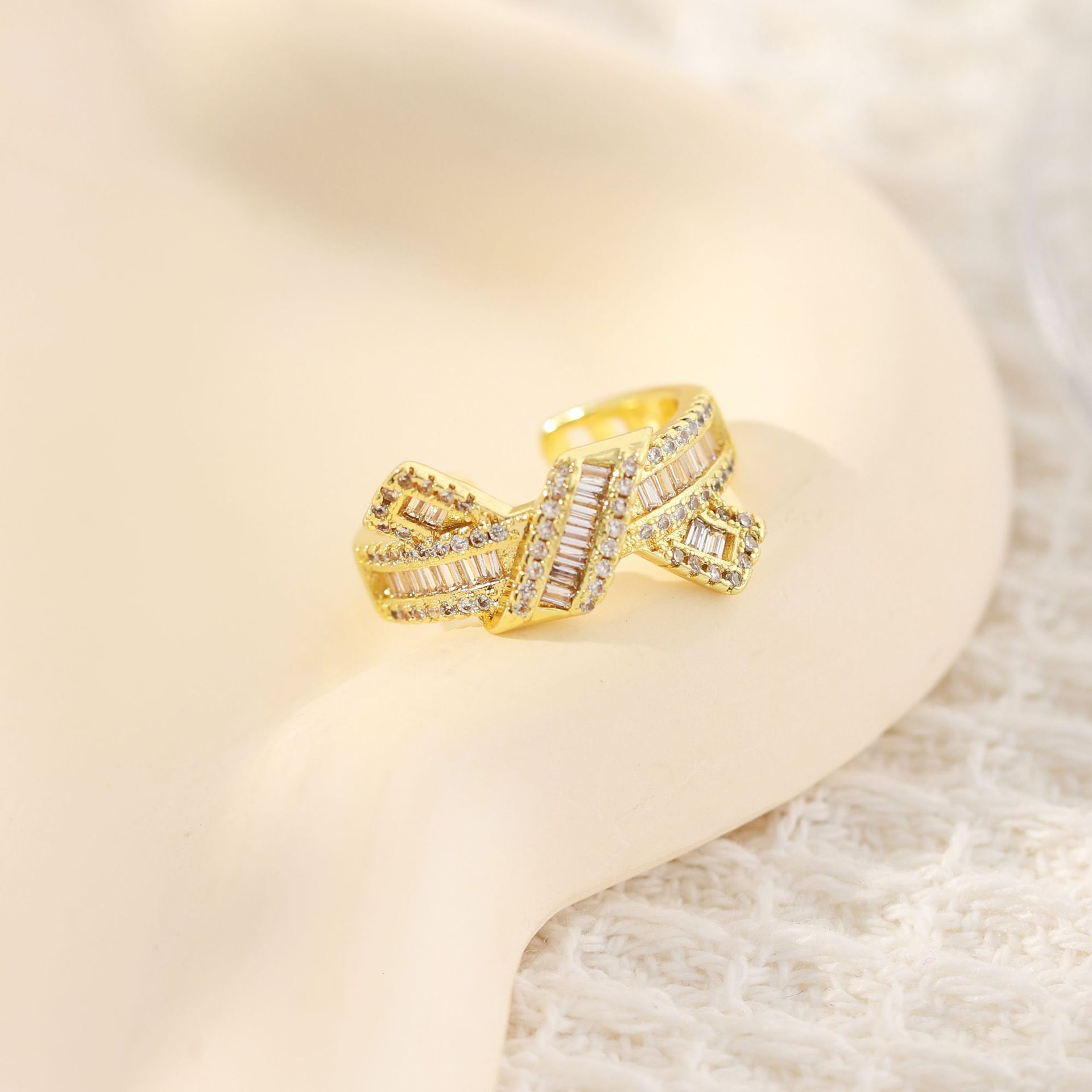 Free shipping designer jewelry Design INS Copper Plated 18K Gold Zircon Geometric Ring for Women Simple Personality Minimalist Style Open Ring