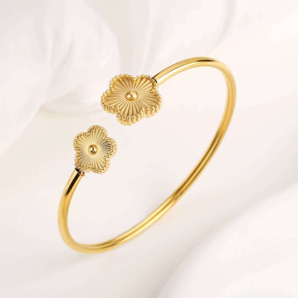 New Creative Stainless Steel Plant Five-Leaf wer Open Bangle Simple For Woman Girl Fashion Party Jewelry Accessories Clover