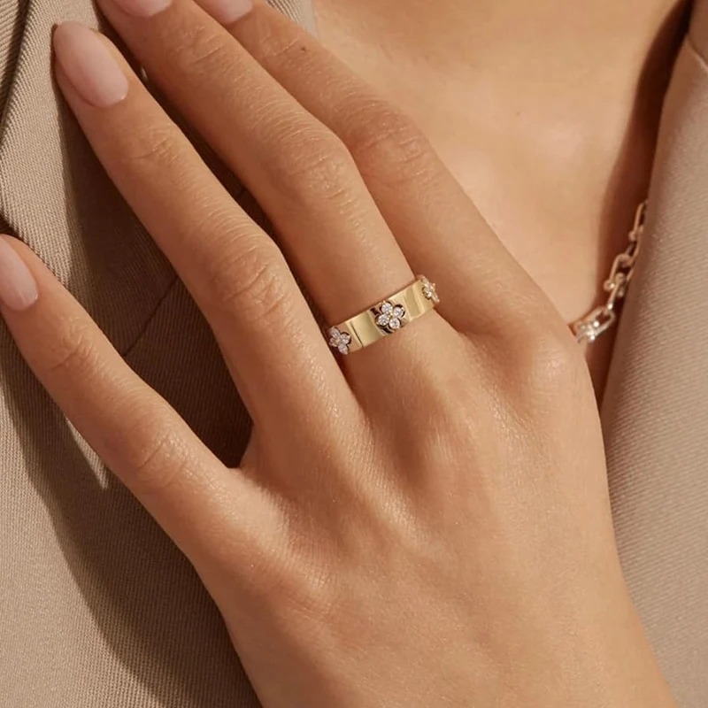 Fashion Womens love Ring Mens Designer 925 Sterling Silver Lucky Clover Moissanite Ring, Gold Plated D Color Round Cut Moissanite Wide Band Ring for W