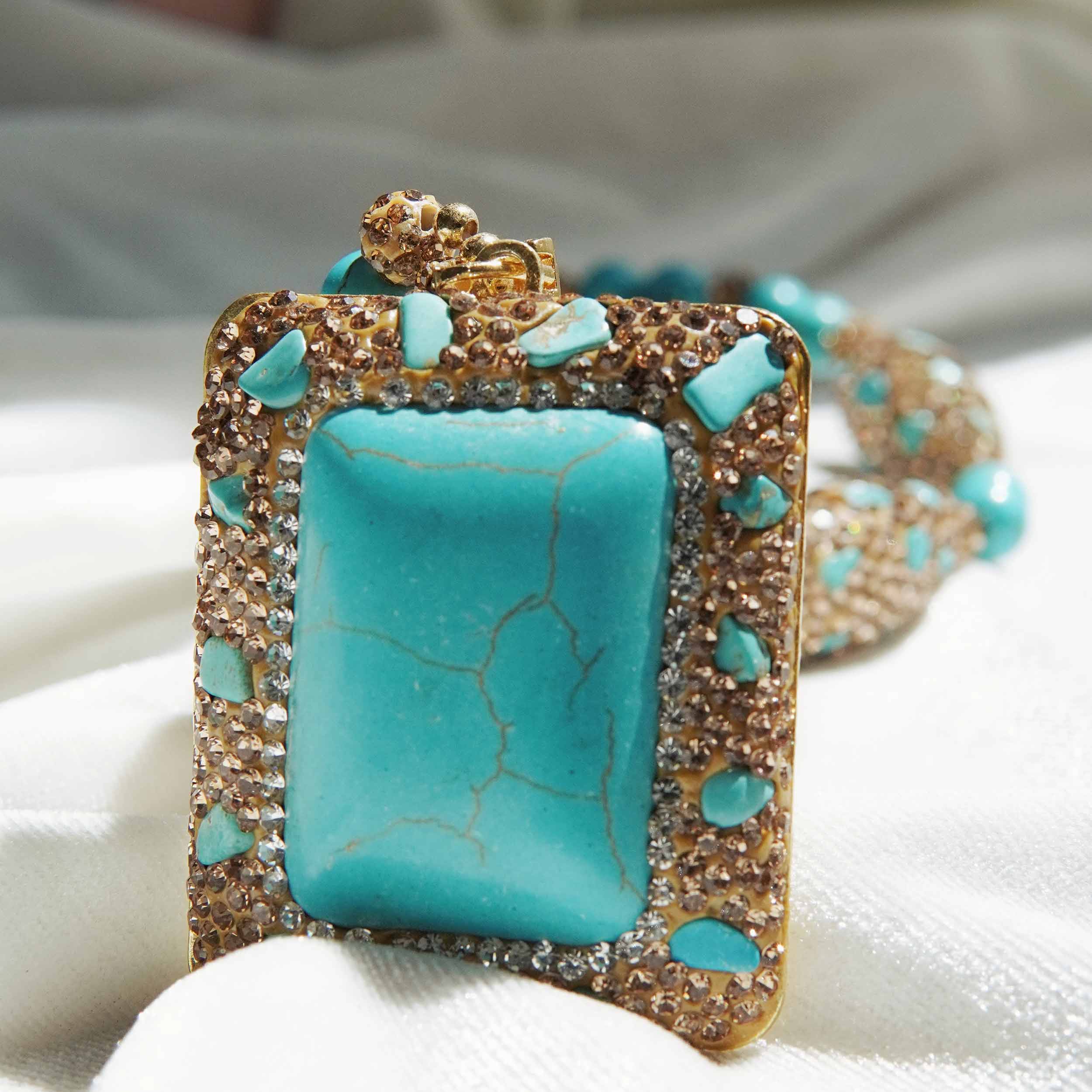 Lingyun is a Tibetan square turquoise energy jewelry set with light and luxurious design. Turquoise ring earrings necklace earrings necklace