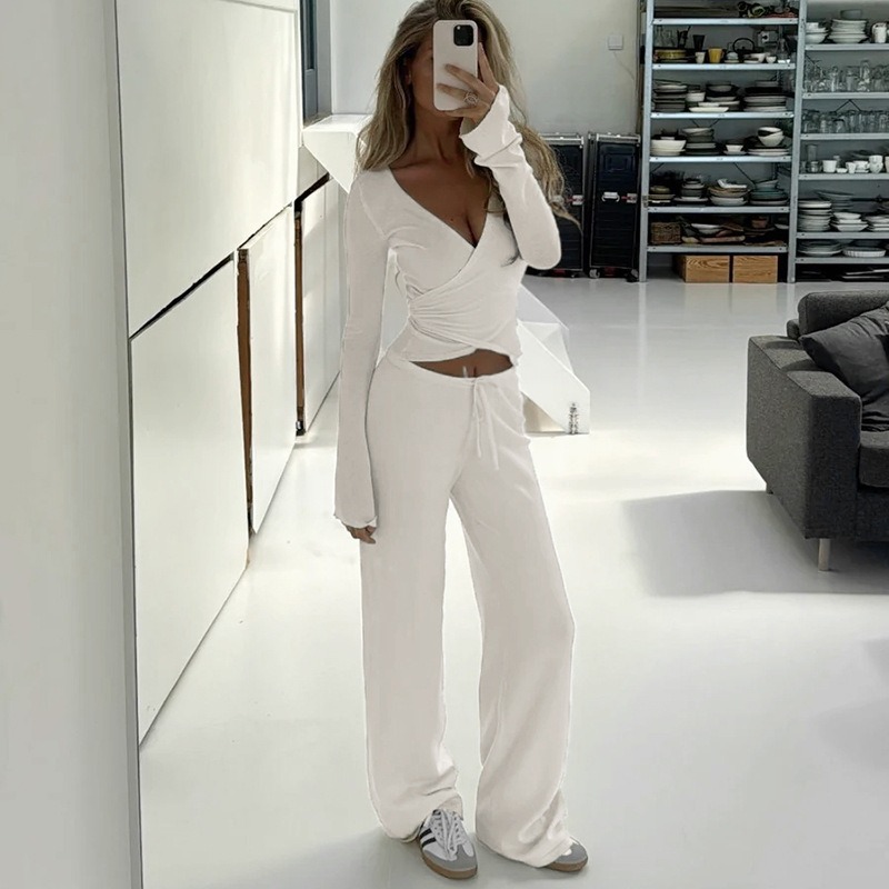 Relaxed Athletic Style Lounge Wear - Cozy Matching Sweater Blouse with Elastic Bottom Jogger Pants