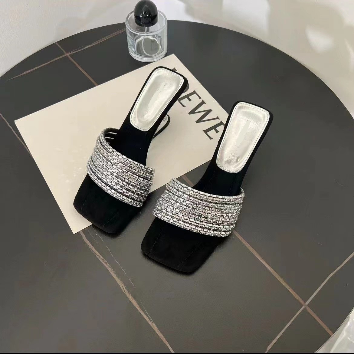 French-style exquisite and beautiful crystal-encrusted one-piece slip-on sandals for summer outerwear, medium-heeled high-heeled pumps, square-toe san